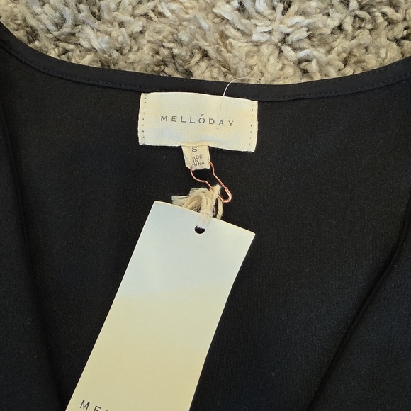 NWT MELLODAY Black V-Neck Blouse Size Small - Picture 7 of 8